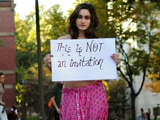 India: mujeres protestan por igualdad de género con fotos en topless