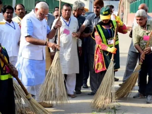 India: funcionario lanza campaña viral para limpiar las calles de su país