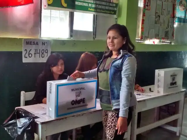 Chimbote: Fiorella Nolasco acude a votar con chaleco antibalas