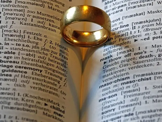 Estudio revela que precio del anillo determinaría la duración de un matrimonio