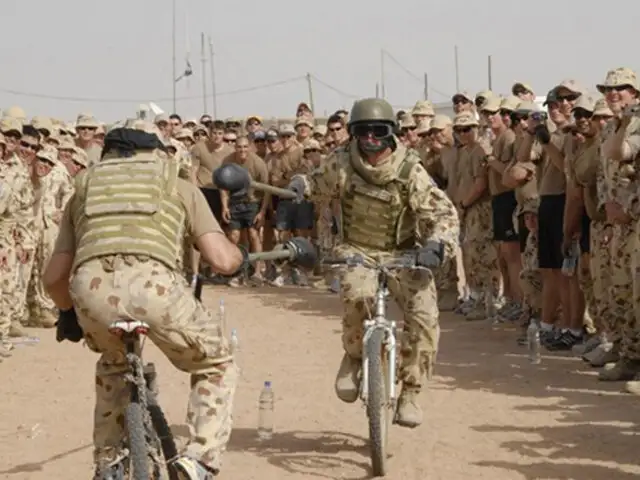 FOTOS: ¿Cómo hacen los soldados para hallar un poco de diversión en las guerras?