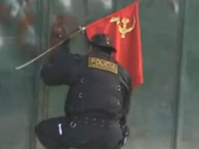 Desconocidos colocan bandera de Sendero Luminoso en un colegio de la Policía