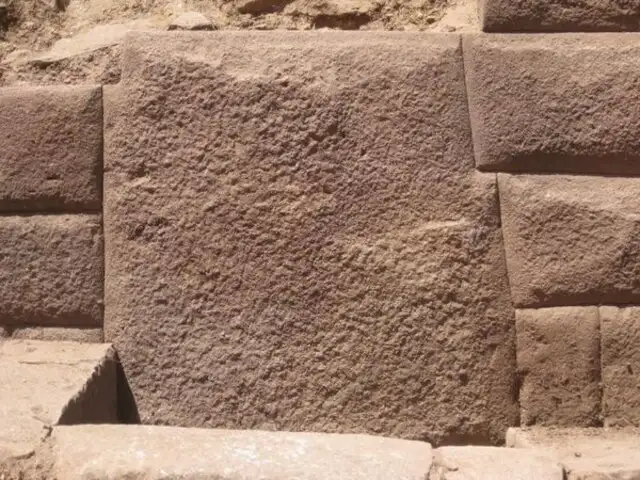 Investigadores encuentran en Huancavelica una piedra inca de 13 ángulos