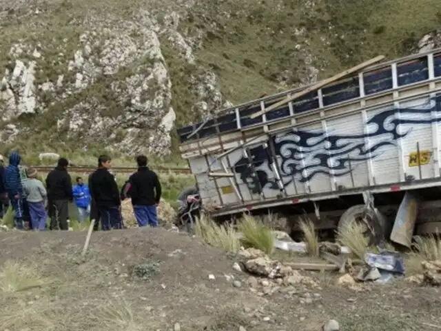 Despiste de camión deja una persona muerta en Puno