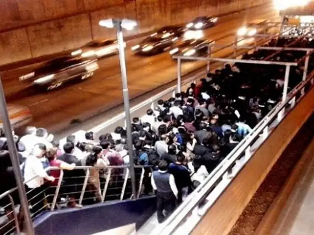 FOTOS: usuarios reportaron caos y largas colas en estaciones del Metropolitano