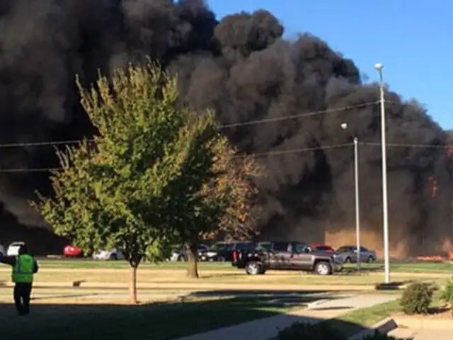 EEUU: Avioneta impacta contra edificio en Kansas y deja un herido grave