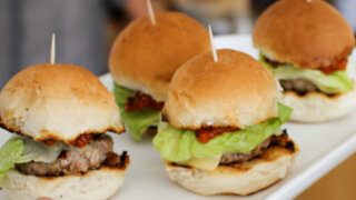 Reino Unido: ¿probarías estas hamburguesas con sabor a carne humana?