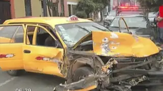 Cercado de Lima: taxista ebrio que huía de Serenazgo ocasionó aparatoso accidente