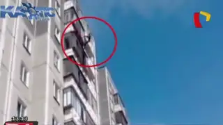 VIDEO: Hombre ebrio cayó de un edificio y murió de manera instantánea