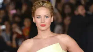 VIDEO: pronunciado escote de la actriz Jennifer Lawrence mostró más de la cuenta