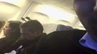 Twitter: captan a Ollanta Humala y Nadine Heredia durmiendo en avión