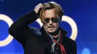 Actor Johnny Depp le hizo broma pesada a su esposa
