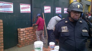 Municipalidad de Lima clausuró centro comercial ‘El Hueco’ por falta de licencia