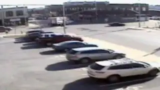 VIDEO: mujer derriba un edificio con su auto al escapar de la policía