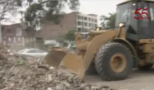 Ministro de Vivienda dispuso maquinaria pesada para limpiar basura en Comas