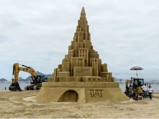 Brasil: enorme castillo de arena busca entrar al libro de Récords Guinness