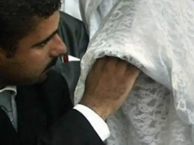 Hombre se divorcia de su esposa durante la boda tras mirar por primera vez su rostro