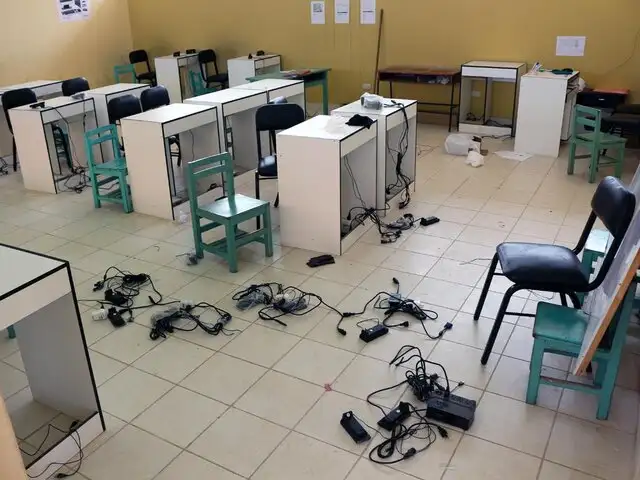 Delincuentes robaron computadoras de colegio en Chincha