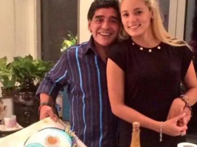 FOTOS: aparecen imágenes “hot” de Diego Maradona y su novia Rocío Oliva