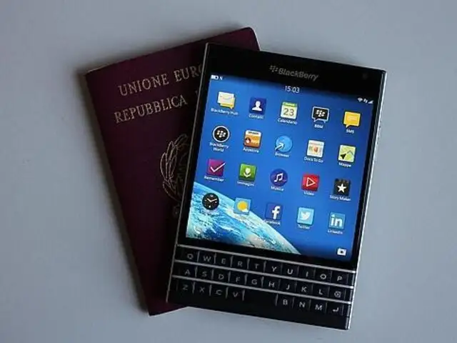 Blackberry ofrece 600 dólares a usuarios que cambien su iPhone por un Passport