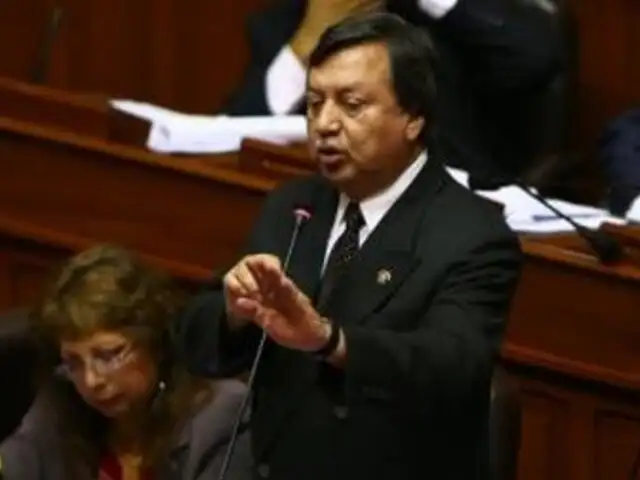 Parlamentario Roberto Angulo renunció a la bancada de Gana Perú
