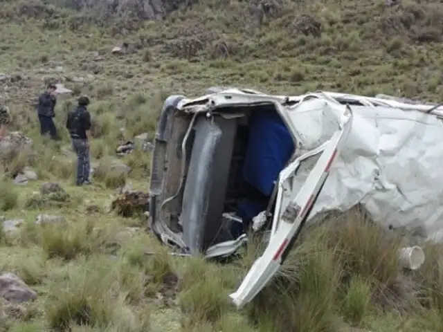Aparatoso accidente deja un muerto y dos heridos en Ayacucho