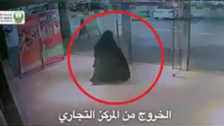 Conmoción en Abu Dhabi: mujer con burka apuñala a maestra en un centro comercial