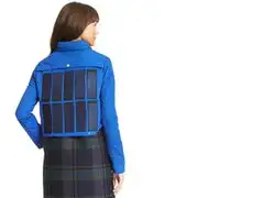 Conocida marca de ropa lanza casaca que permite recargar la batería del celular