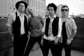 Detectan cáncer a las amígdalas a guitarrista de Green Day