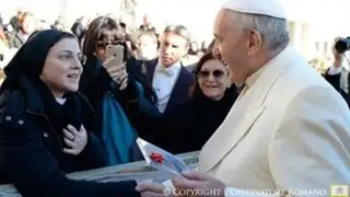 Sor Cristina regaló su primer disco al Papa Francisco