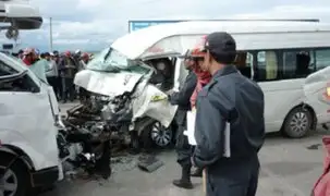 Aparatoso choque entre combi y camión dejó dos muertos en Chiclayo