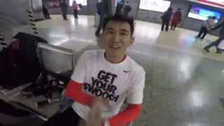 VIDEO: deportista sorprende con espectacular competencia con el Metro de Beijing