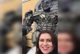 VIDEO: ‘Megatron’ desata su furia con fanática que le pidió un selfie