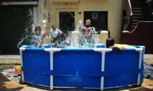 El verano en el Callao: Las piscinas se instalaron en las calles chalacas