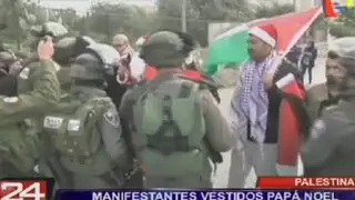 Palestina: manifestantes vestidos de Papá Noel se enfrentaron a fuerzas israelíes