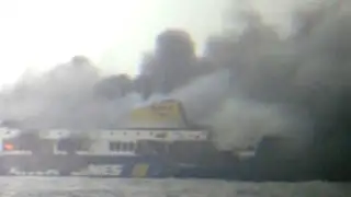 Ferry italiano se incendia con 467 pasajeros a bordo
