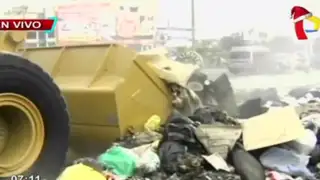 Comas: electo alcalde inició recojo de basura en principales calles