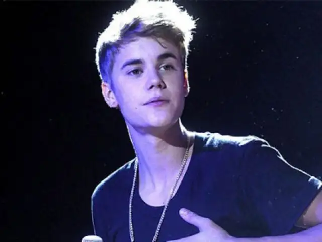 FOTOS: cantante Justin Bieber sorprende a sus admiradoras con su nuevo 