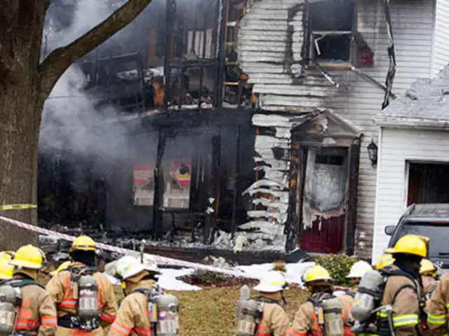 FOTOS: avioneta se estrella contra casa en Washington y deja tres muertos