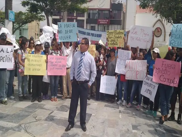 Áncash: pobladores protestaron en Plaza de Armas en apoyo a Yeni Vilcatoma