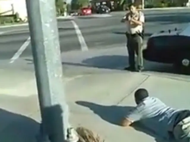 YouTube: está a punto de ser baleado por la policía, pero no se arrodilla ¡impactante!