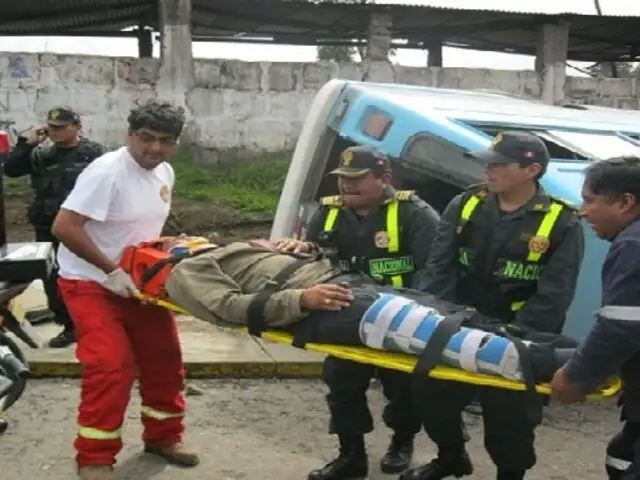 Despiste y volcadura de combi deja 13 heridos en Cajamarca