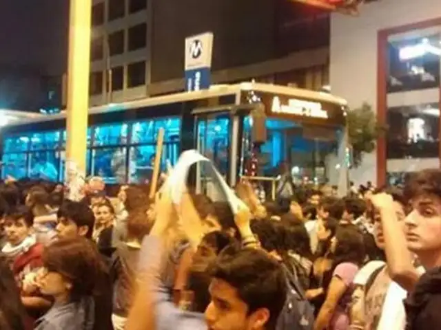 Régimen laboral juvenil: manifestantes bloquean estación Colmena del Metropolitano