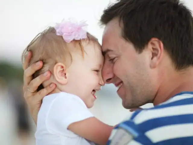 Estudio revela que las hormonas de los hombres cambian con la paternidad