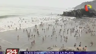 Miles de personas disfrutaron de la playa en el inicio del 2015