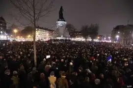 Francia: multitudinaria protesta por atentado a semanario 'Charlie Hebdo'