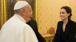 Espectáculo internacional: Angelina Jolie conoce al papa Francisco