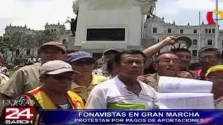 Fonavistas realizan marcha para protestar por devolución de aportes