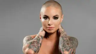 Christy Mack: La famosa estrella porno decidió rapar su frondosa cabellera