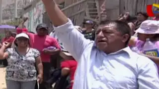 Huaycán: pobladores destruyen antena de telefonía y bloquean vía